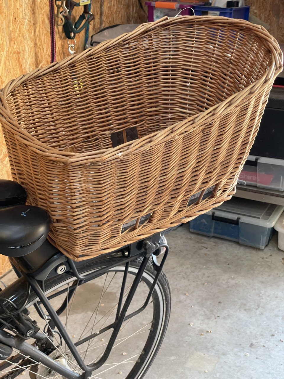 Hondenmand voor op de fiets