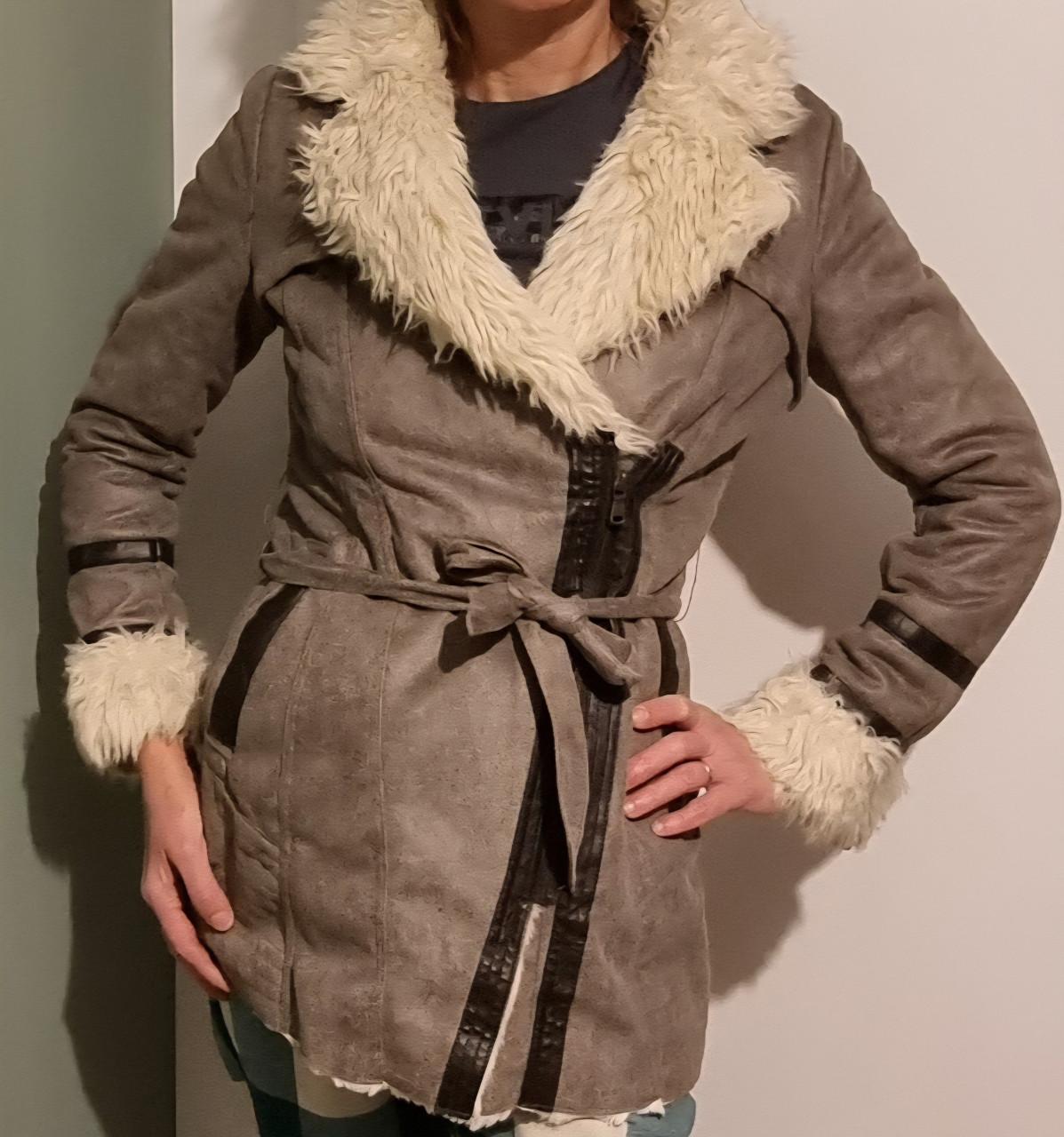 Mooie jas met bontkraag - Maat S