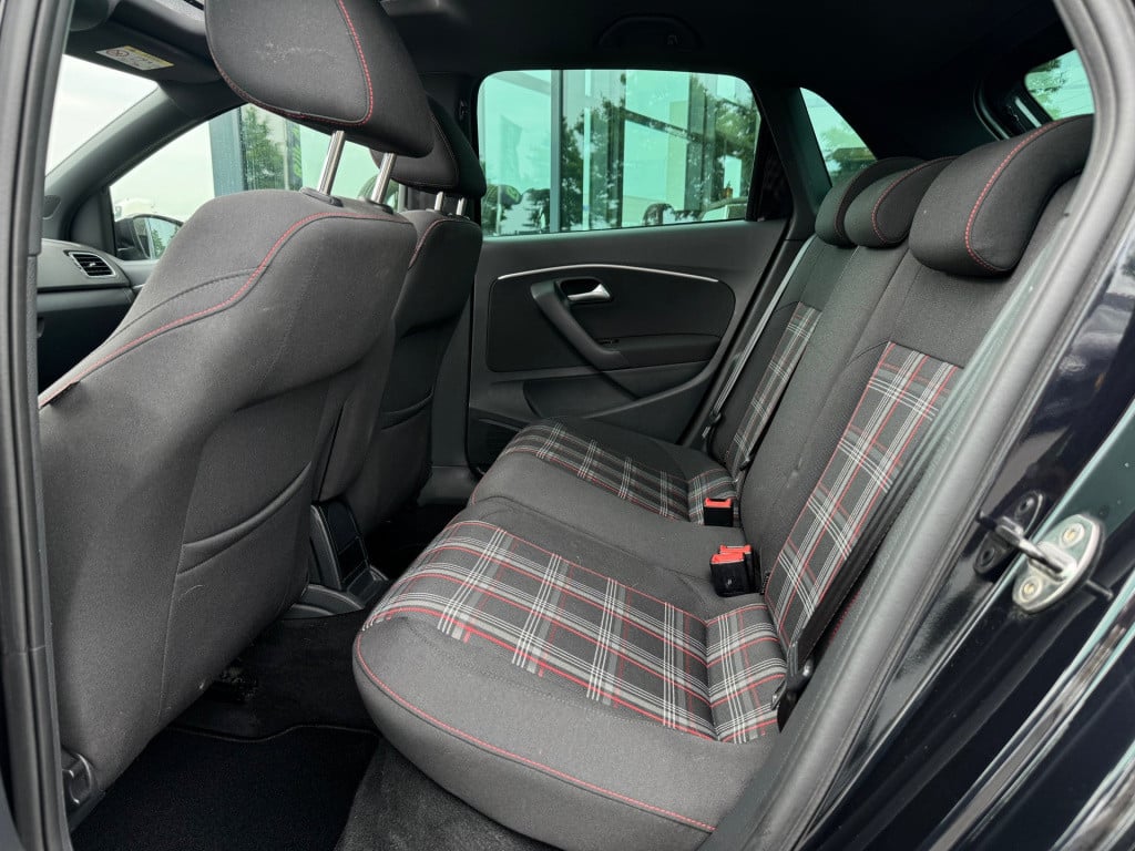 Volkswagen Polo 1.8 tsi gti * panoramadak * stoelverwarming * clima * pdc 2
