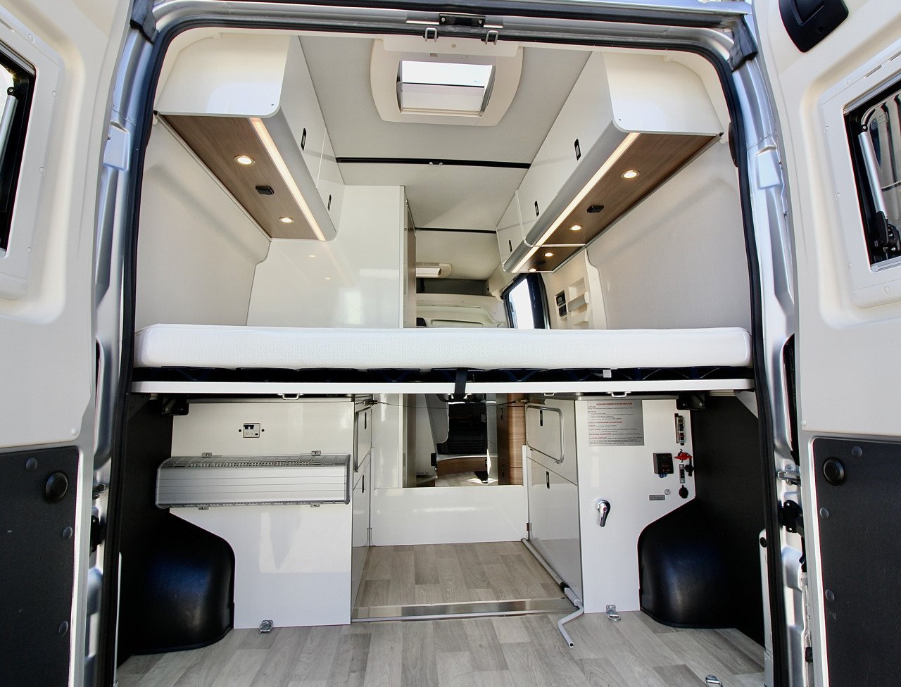 Westfalia Columbus (Vast bed, Als nieuw met veel opties!!!)