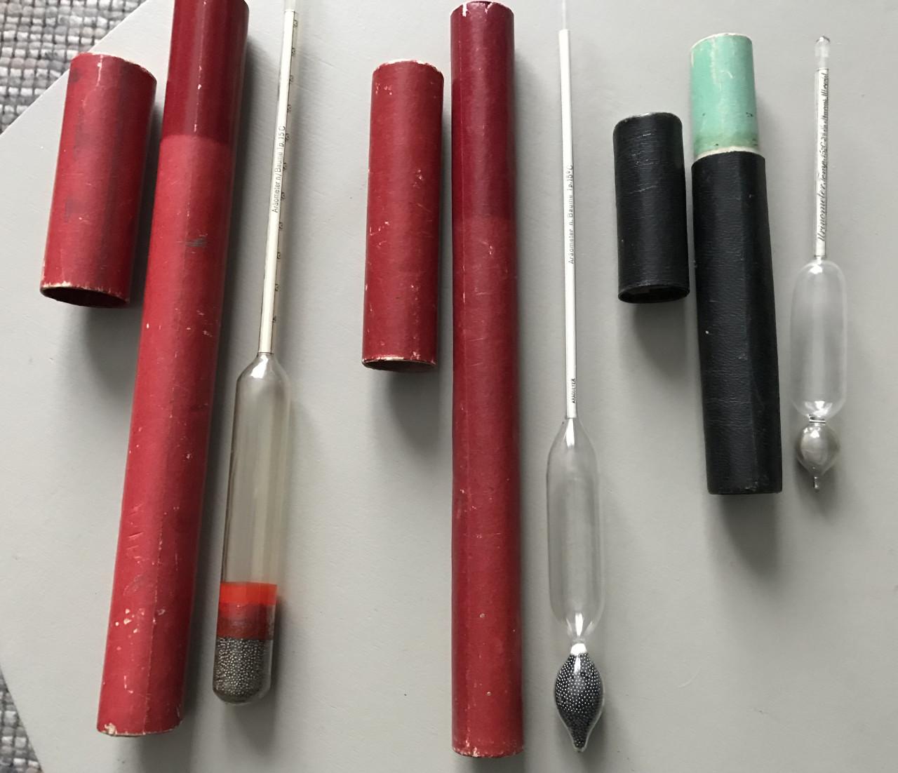 Araometer 2x. Urinometer 1x