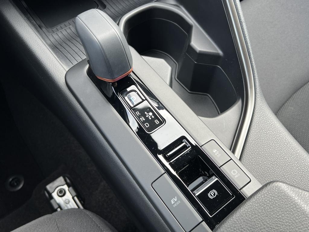 Toyota C-hr 1.8 hybr 140 first