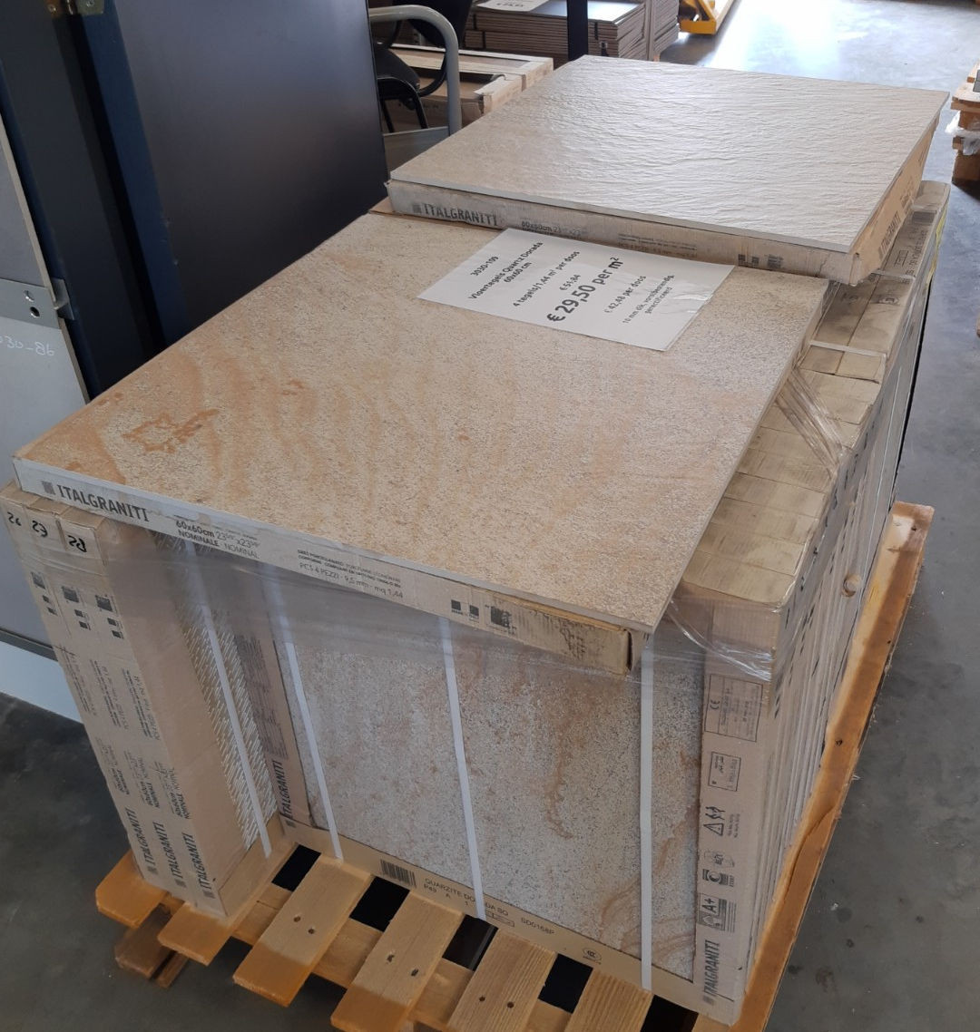3030-109 ca 20 m² zandkleur tegels, 60x60cm,  per m² van € 51,84 voor
