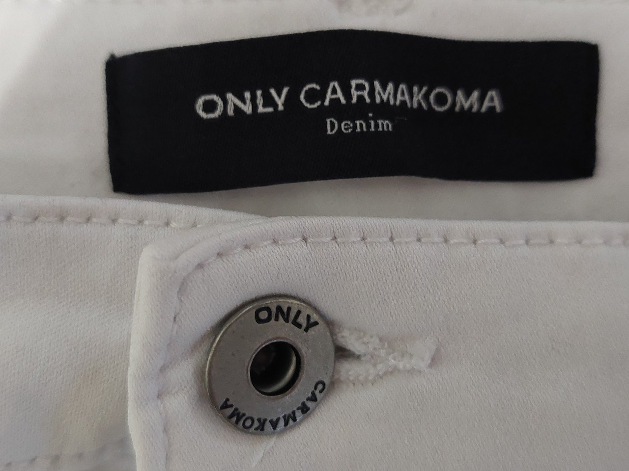 Witte korte Only Carmakoma damesbroek mt M