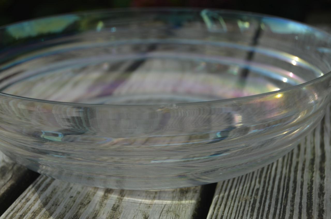 Wat grotere iriserend glazen schaal