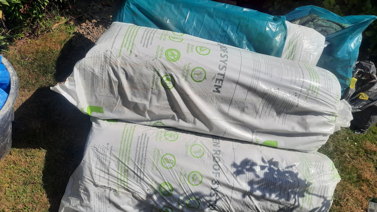 Steenwol en folie tbv groen dak