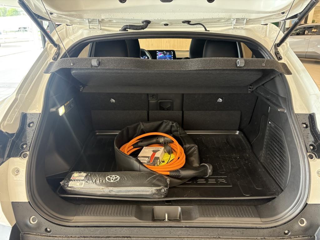 Toyota Urban Cruiser executive 61 kwh | panodak | jbl |