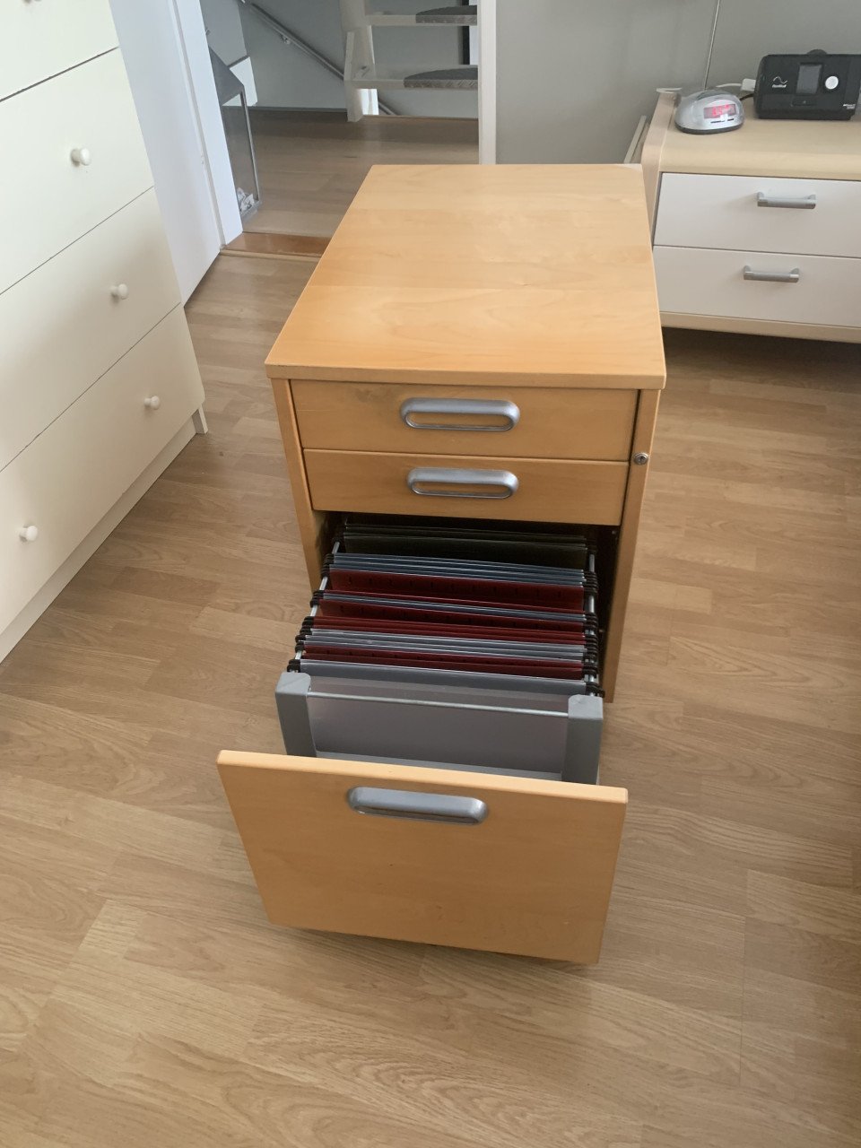 Ladeblok met 3 lades (o.a. hangmappen) op wieltjes