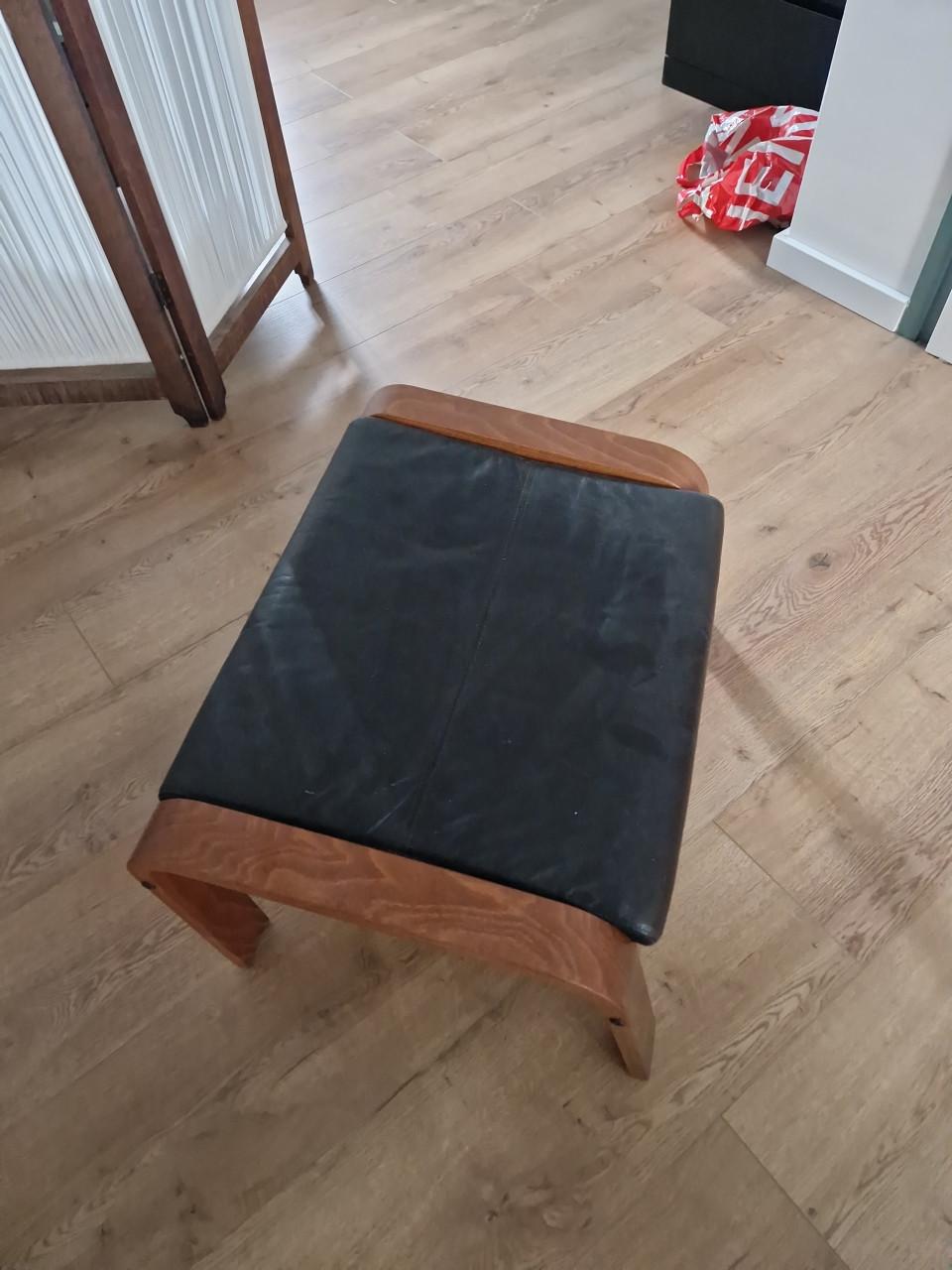 Gratis - Comfortabele stoel en voetenbankje