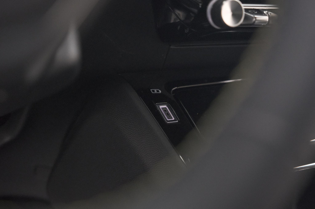 Peugeot 2008 puretech 130 eat8 gt | camera | apple carplay | parkeersensore