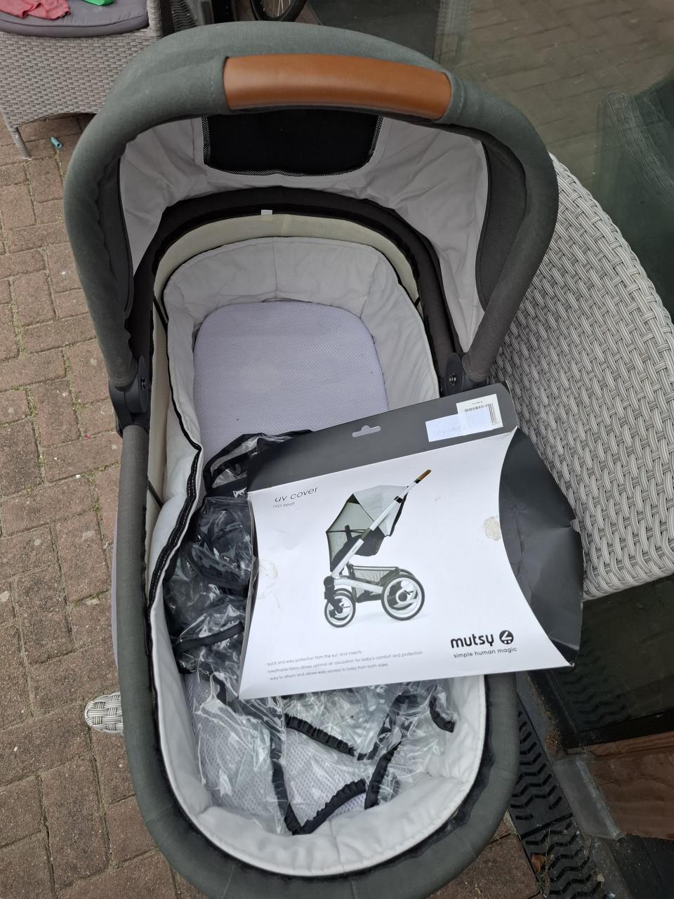 Mutsy Nio kinderen/ wandelwagen buggy groen