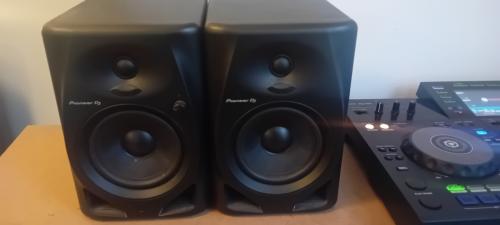 Pioneer Dj DM50D monitor speakers
