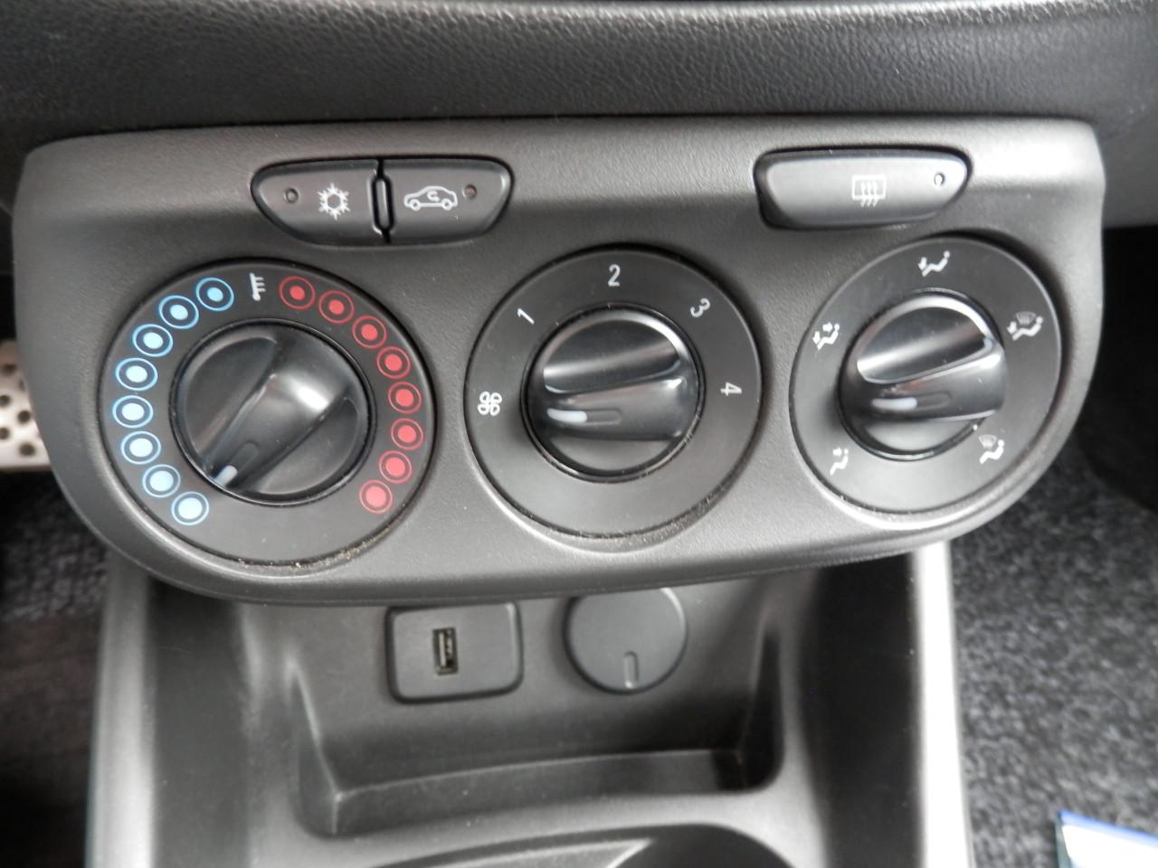 Auto Garant Biedt Aan: Opel Corsa 1.4 Cosmo