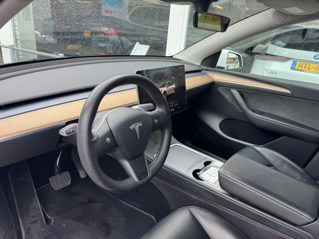 Tesla Model Y long range awd 75 kwh