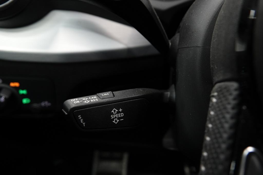 Audi Q2 40 tfsi | s line | pano | pdc | cruise |