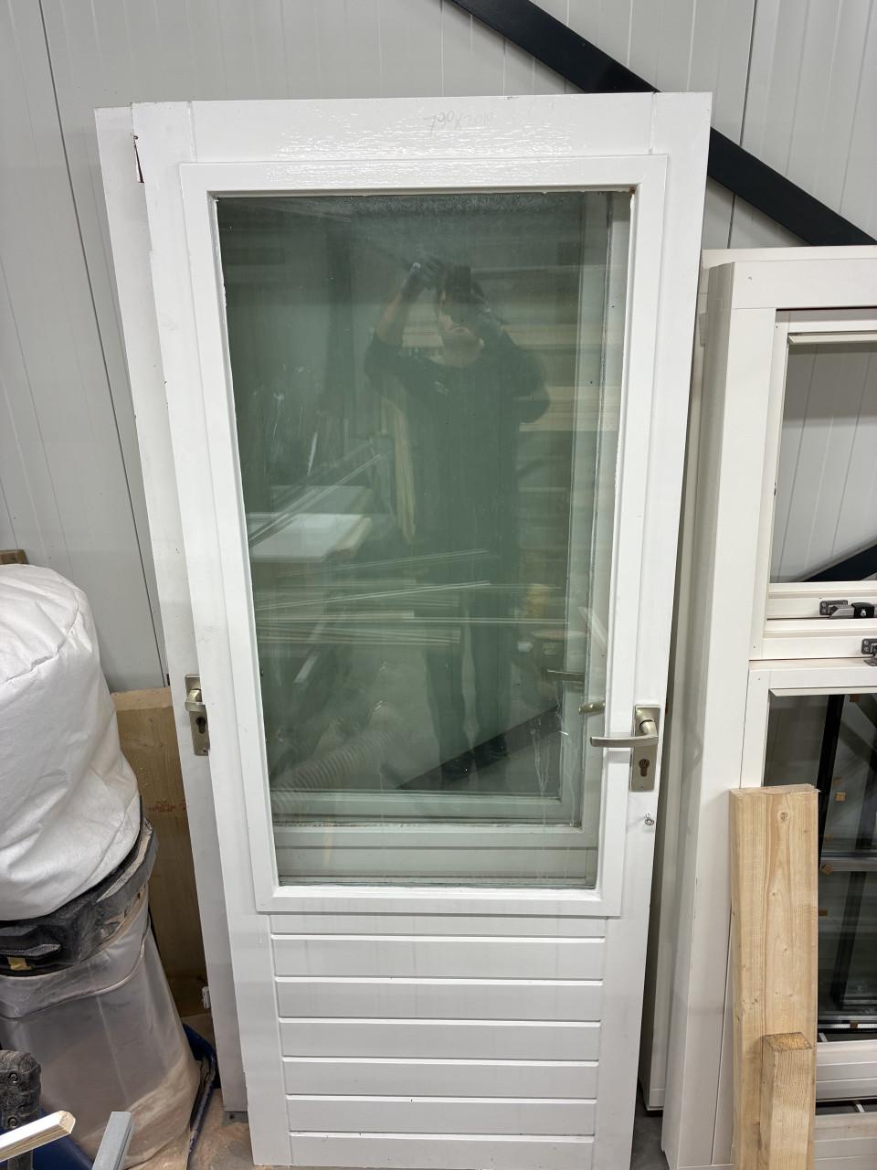 Hardhouten buitendeur