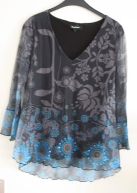 Shirt zwart grijs met blauwe bloemen maat L