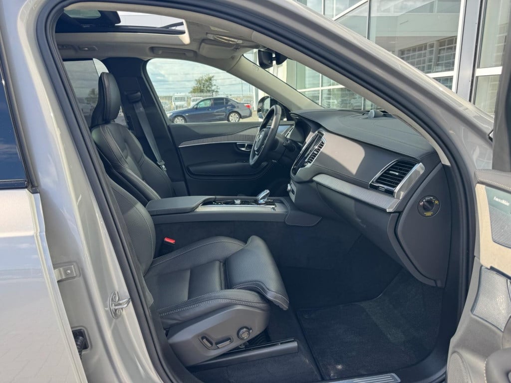 Volvo XC90 t8 455pk recharge ultra dark| full options!! b&w | luchtvering