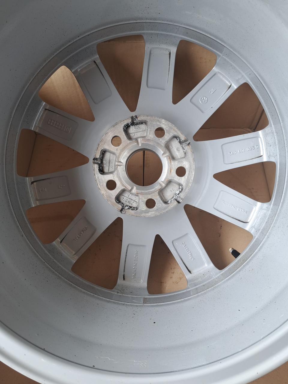 VW velgen 17 inch (4 met band, 1 in doos)