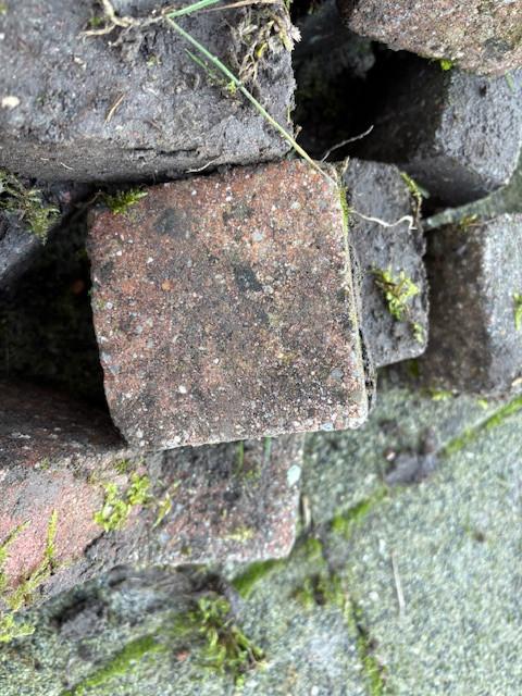 Betonklinkers vierkant 10 cm en 14cm (gebruikt) rood en okergeel