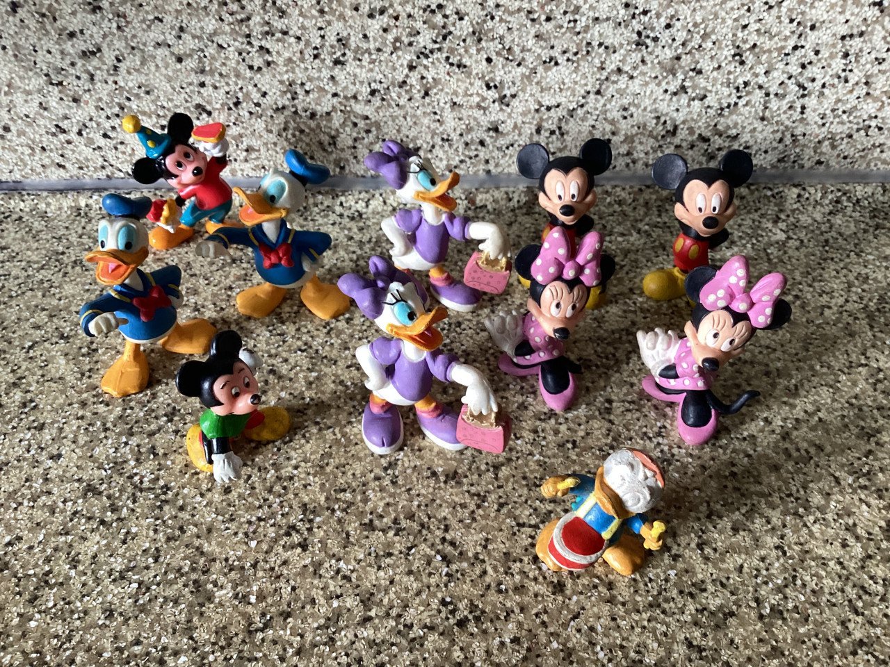 Heel veel verschillende rubberen Disney figuurtjes. +/- 5 cm. hoog.
