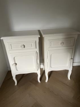 2 nachtkastjes vintage queen ann