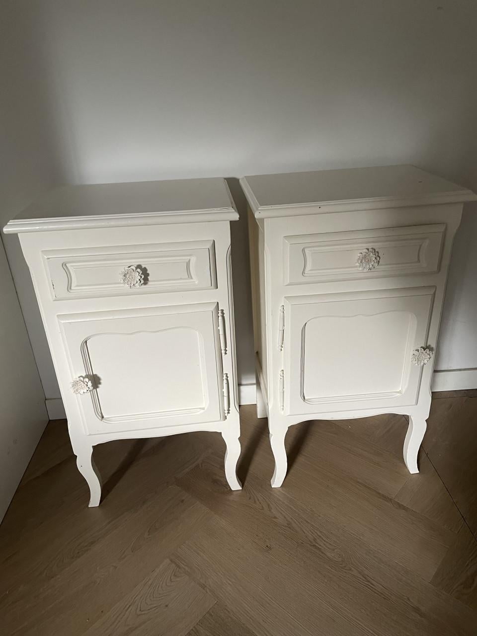 2 nachtkastjes vintage queen ann