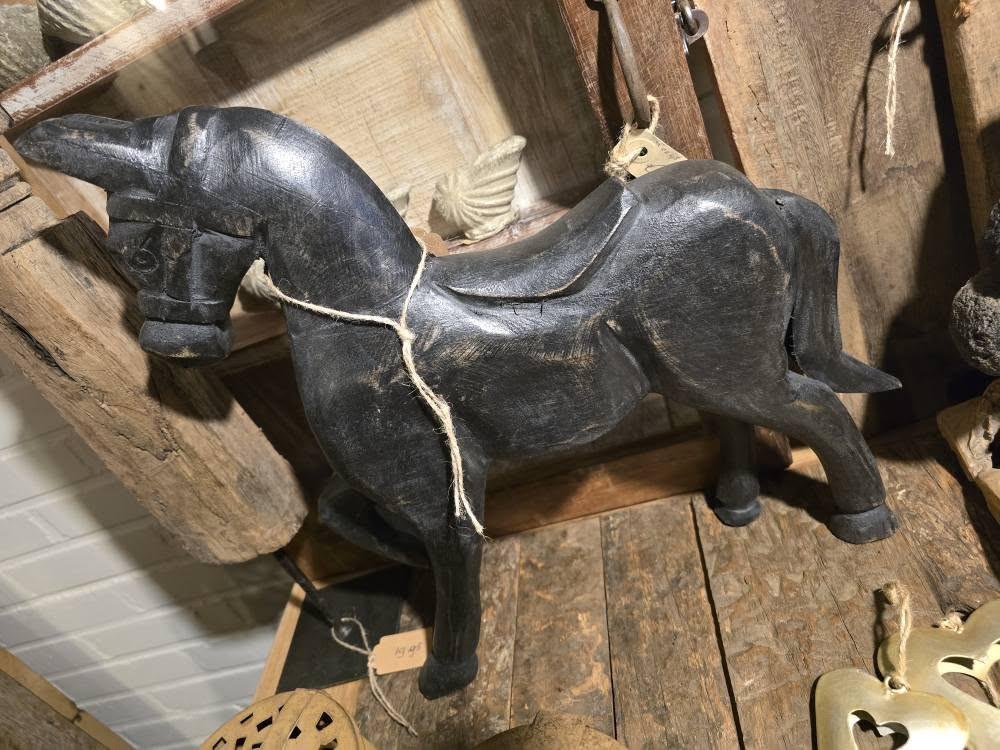 SCHITTERENDE DECO, TAFELTJES, KRUKJES, BANKEN, TEGEN AANTREKKELIJKE PRIJS