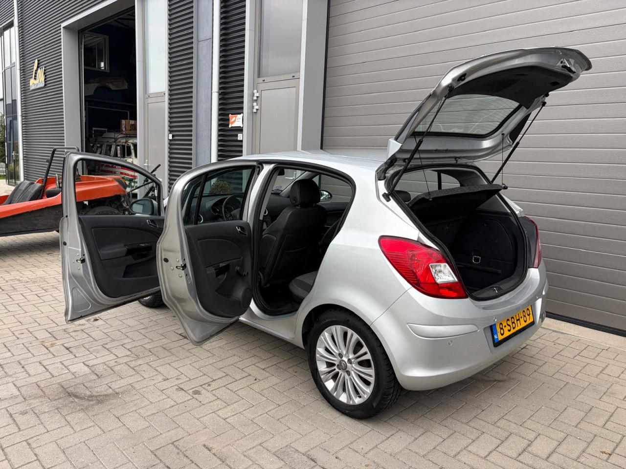 Opel Corsa 1.4-16V Cosmo