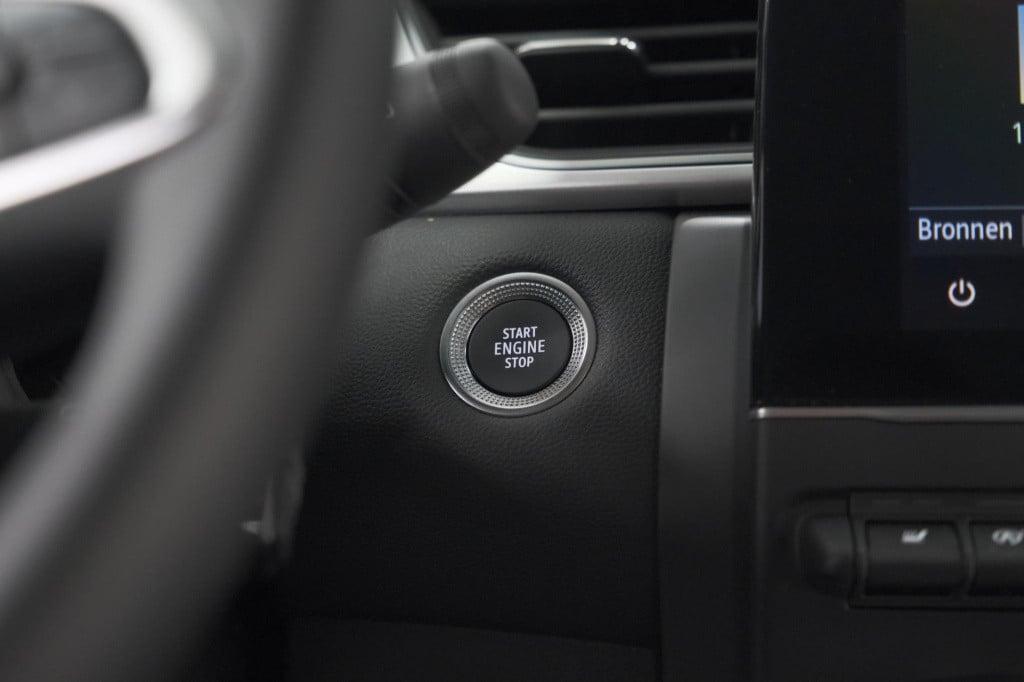 Renault Captur mild hybrid 140 edc techno | camera | 9.3 inch scherm | appl