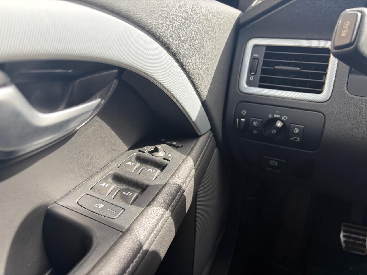 Volvo V70 2.0T R-Editon 2011 Airco Navi PDC CCT LEDER