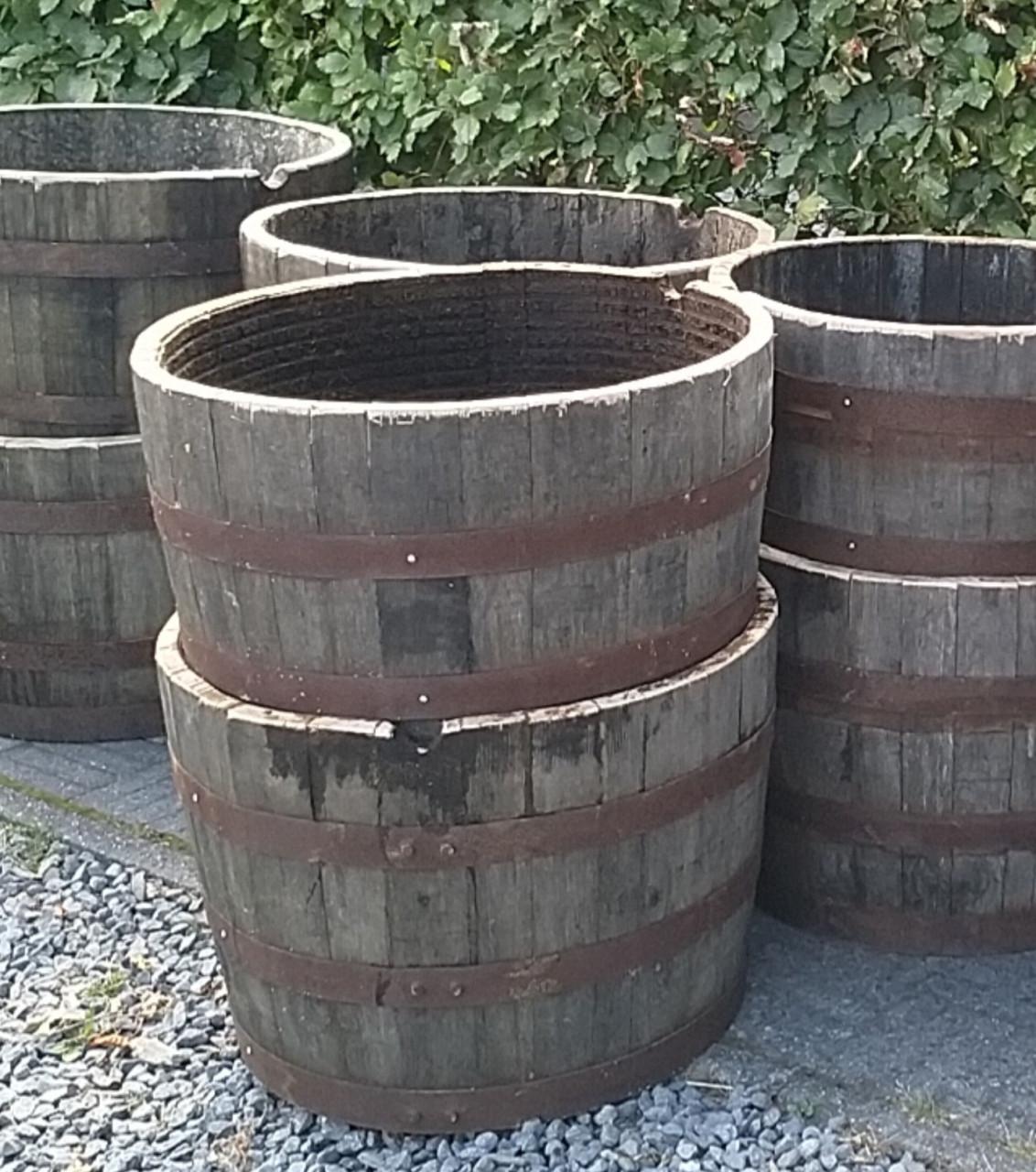 Halve wijnvaten en whiskyvaten