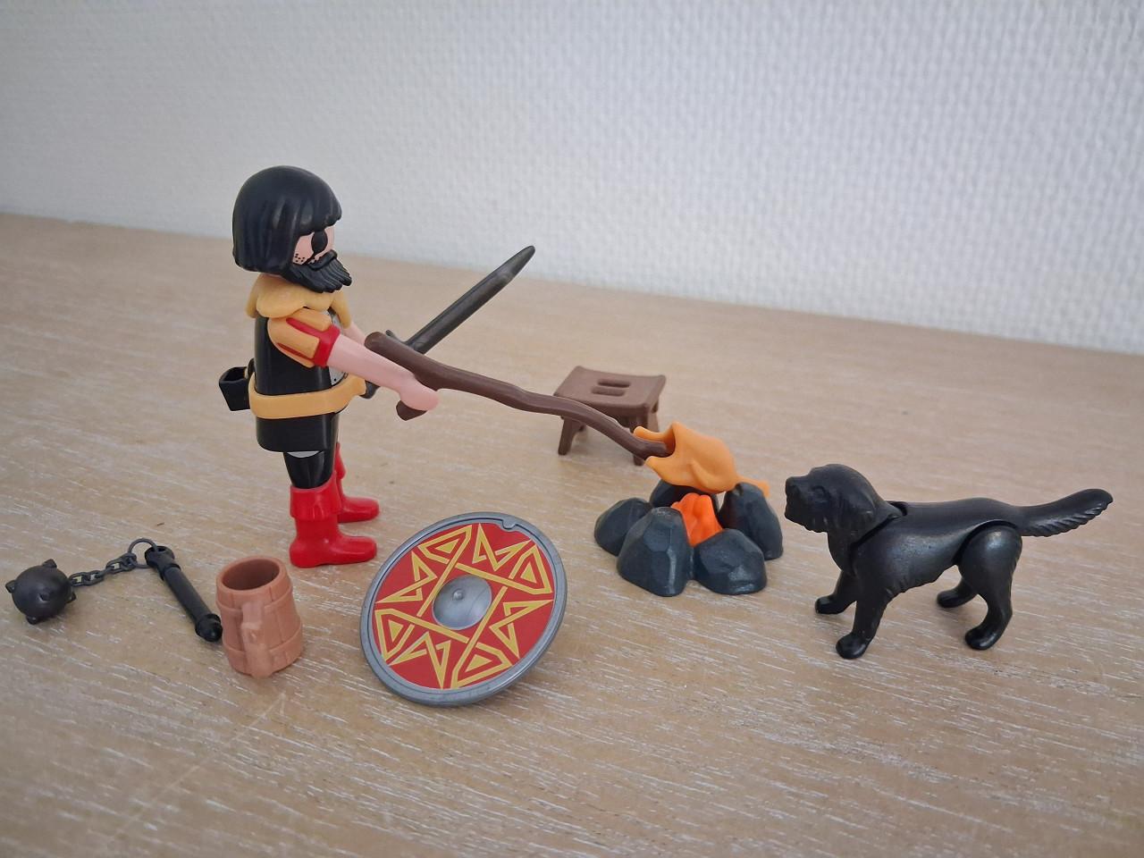 Playmobil barbaar met kampvuur en hond setnr 3769