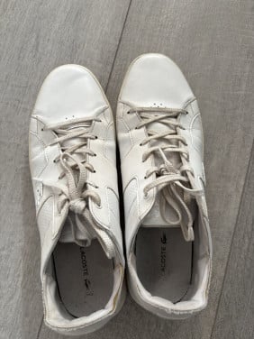 Lacoste schoenen wit.