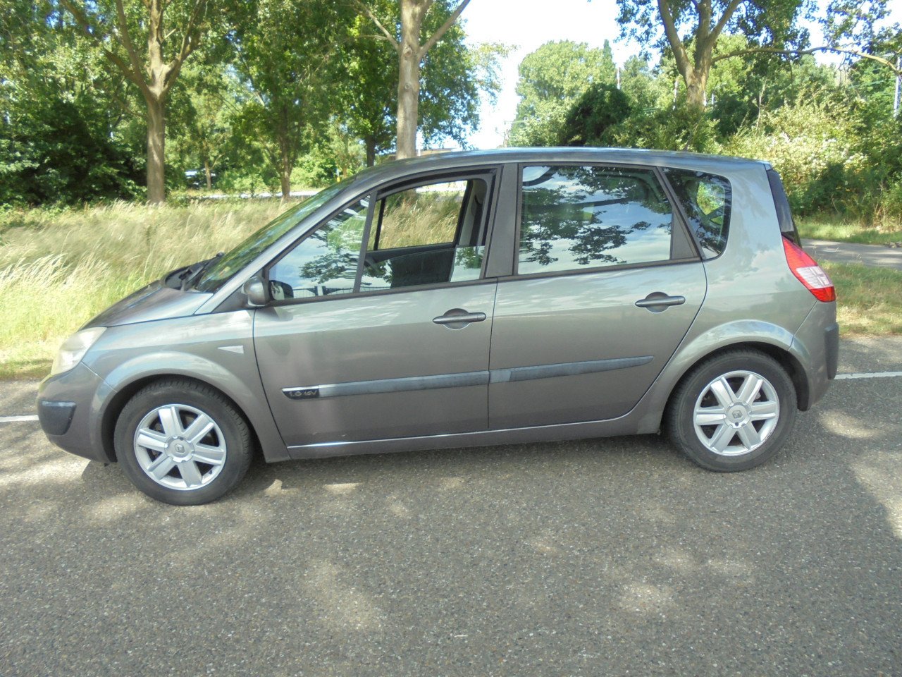 Megane Scenic nette auto binnenbekleding in heel goede staat N.A.P 140.176