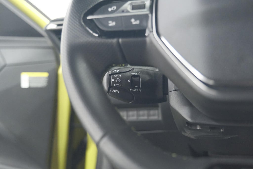 Peugeot 208 puretech 100 gt | camera | apple carplay | parkeersensoren