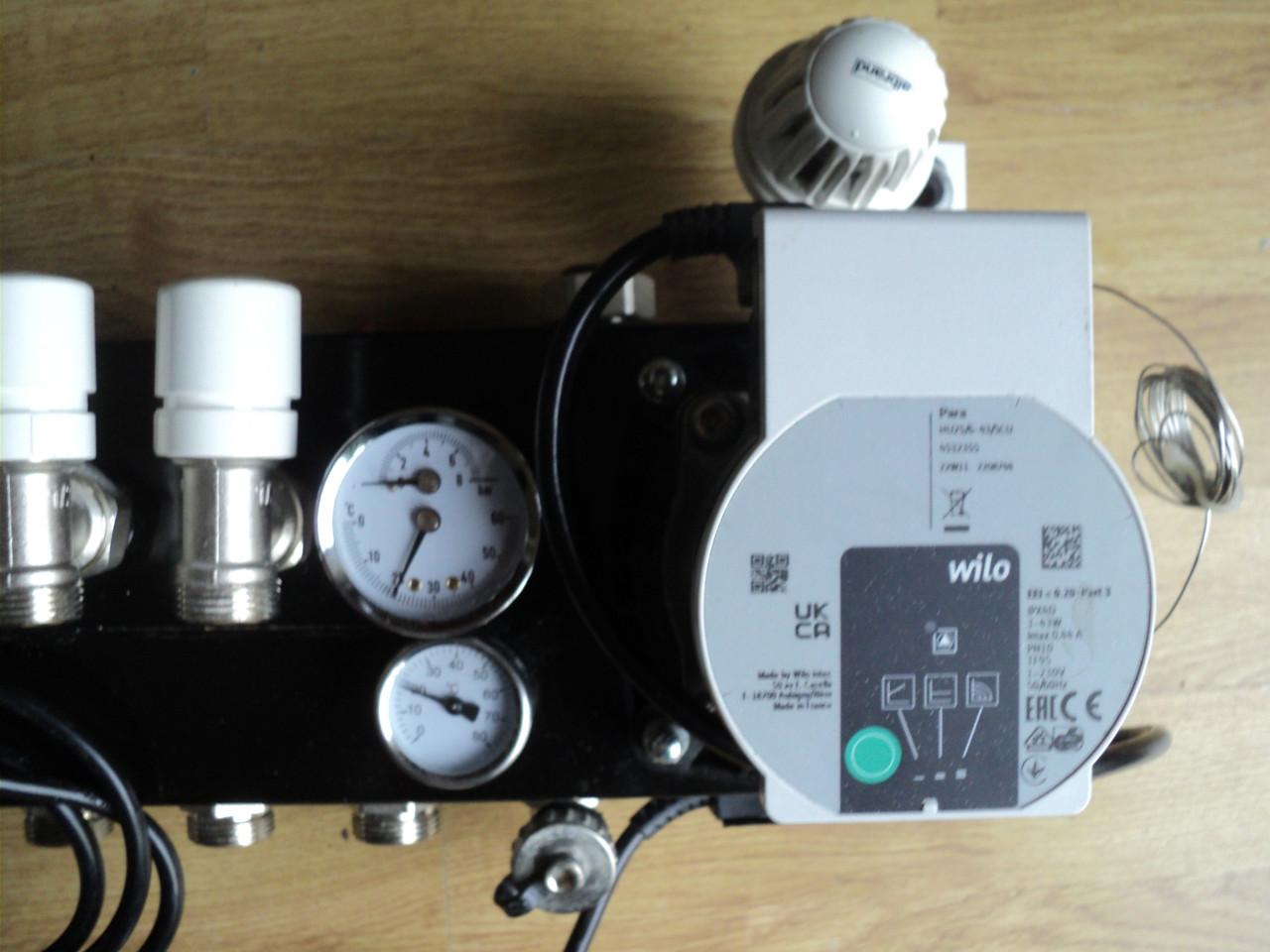 Vrijwel nieuwe 4 groep verdeler vloerverwarming ENERGI ZUINIGE pomp