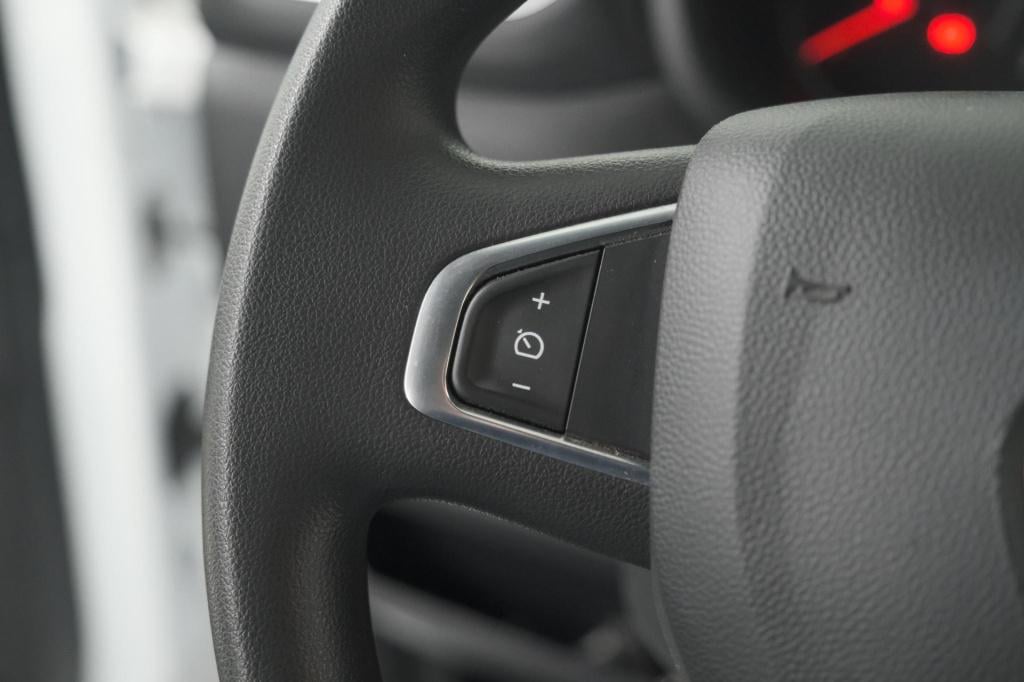 Renault Master t35 2.3 dci 135 l2h2 comfort | camera | vloerplaat | navigat