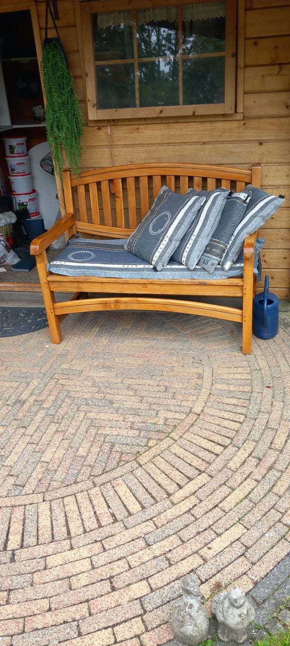 Tuinbank met kussens