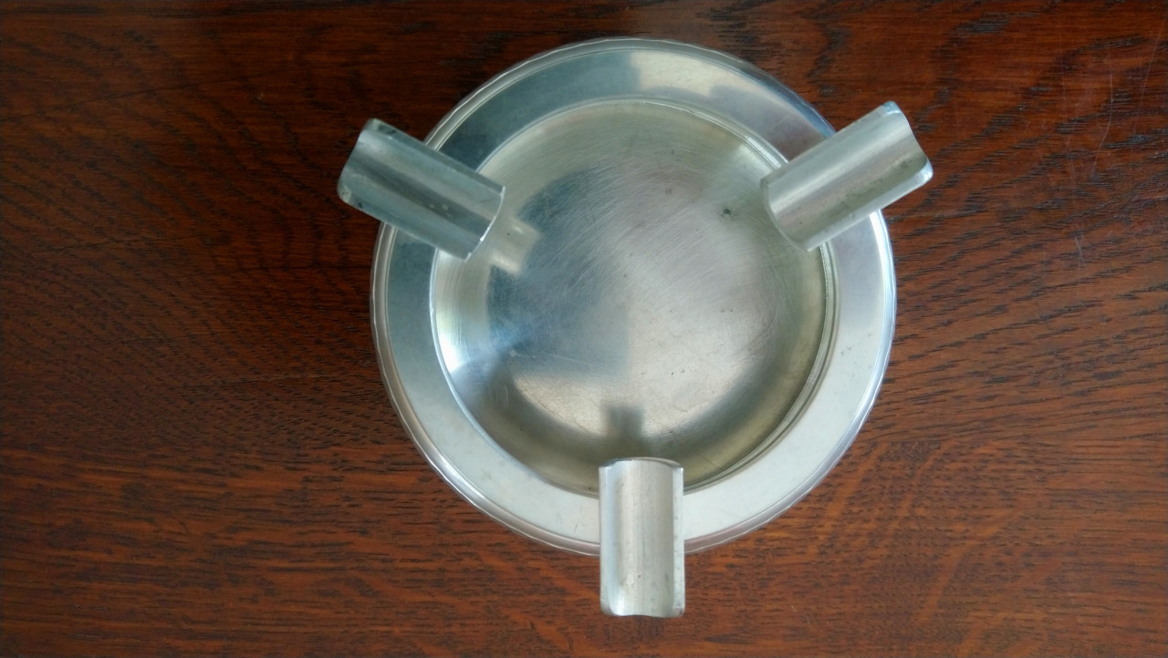 Banka Tin Indonesia asbakje gehamerd tin, dia 9 cm