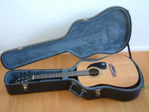 Gitaar western Epiphone  met koffer   195 euro
