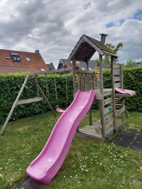 Speeltoestel met roze of blauwe glijbaan