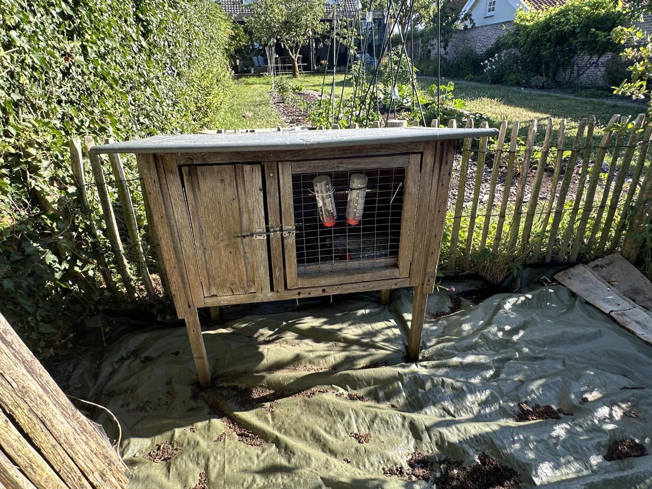 🐰 Leuk houten konijnenhok met zinken dak €85