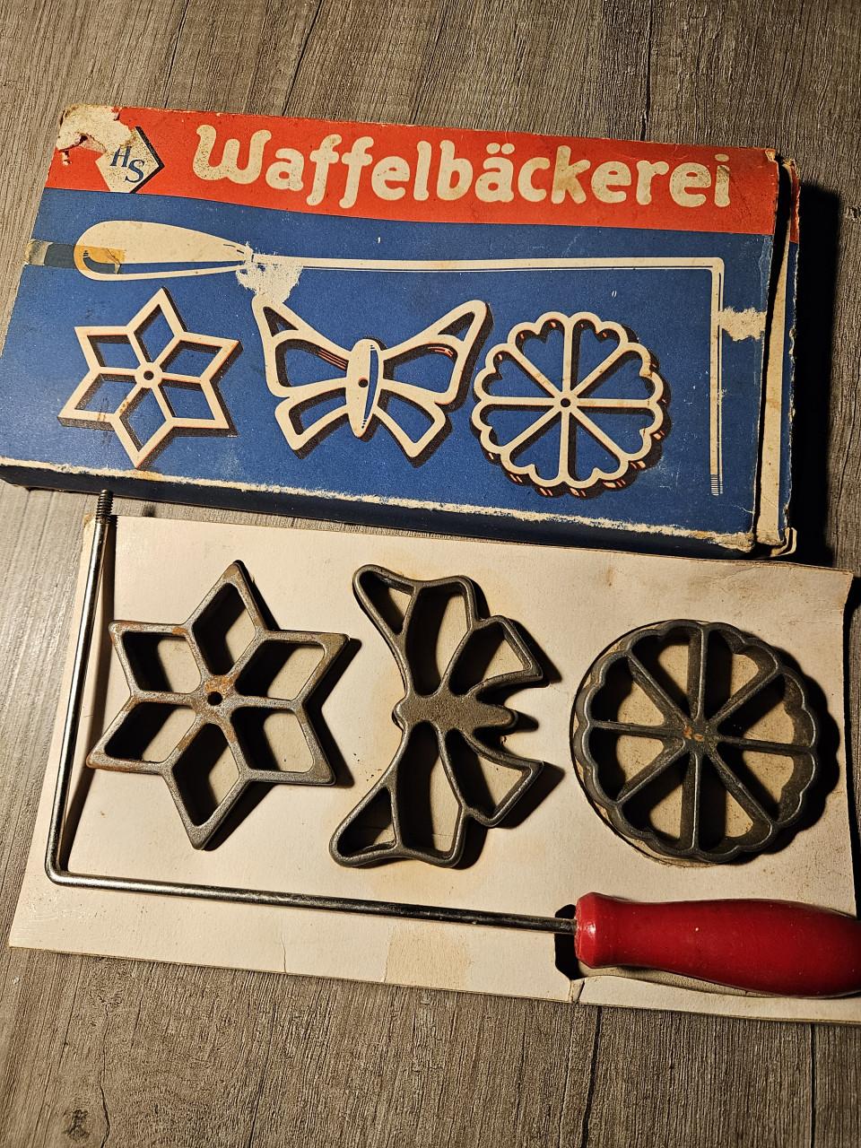 Mooi vintage gietijzeren koek en wafelvorm/pers, germany ddr