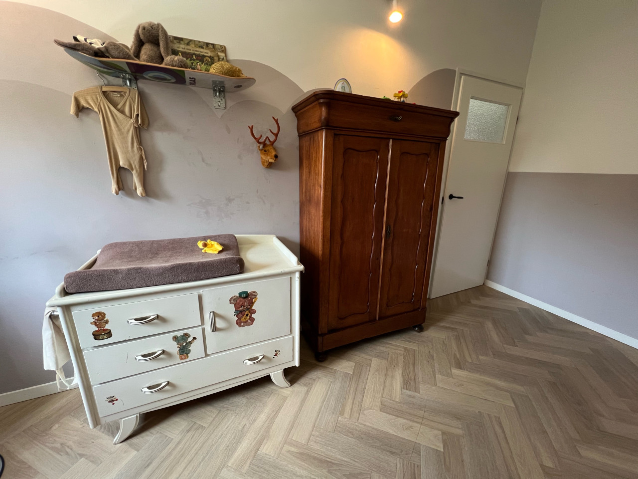 Retro commode