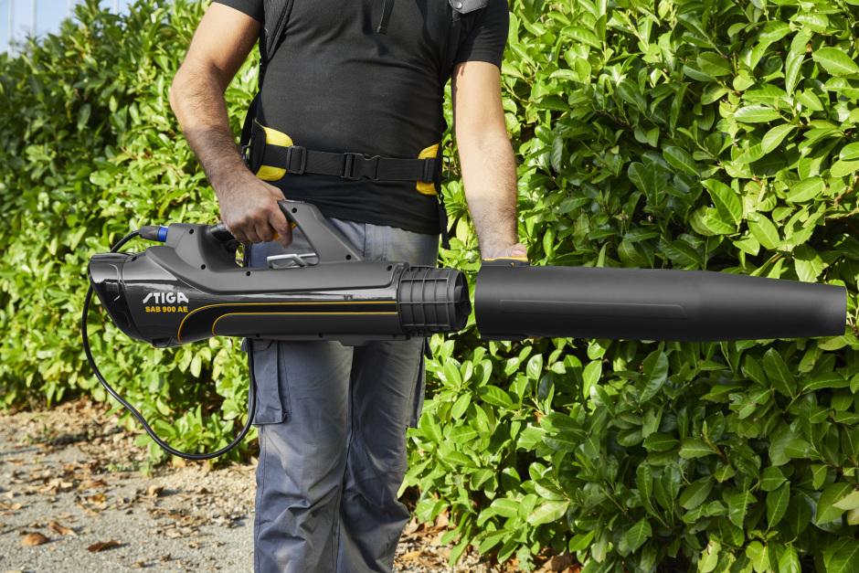 Bladblazers, blad zuigers, bladvegers veegmachines enz. ruime voorraad