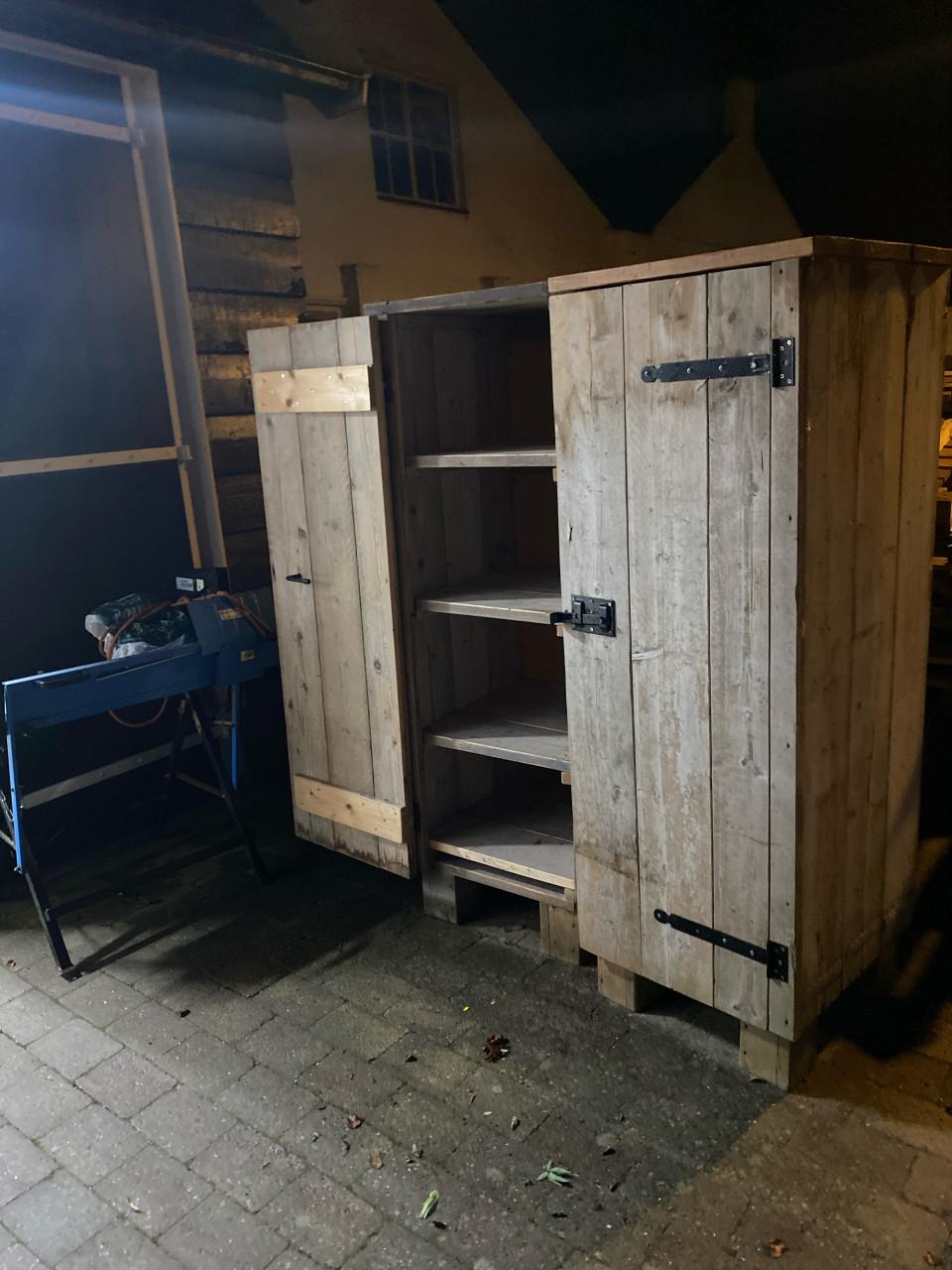 Te koop 2 steigerhout kasten