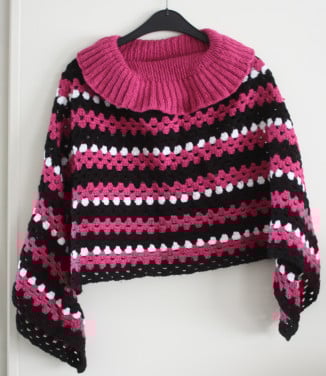 Gehaakte ponco kinderen zwart wir roze