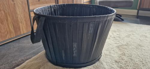 Grote handgemaakte mand van fietsbanden