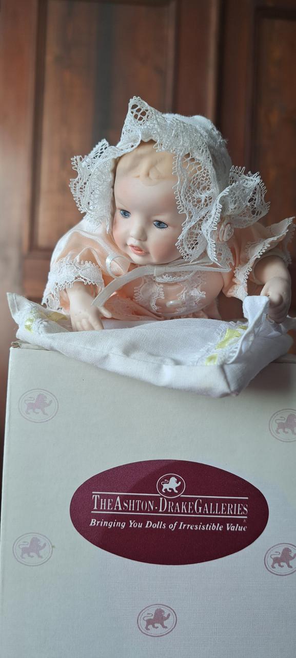 11 x Ashton-Drake Mini Dols